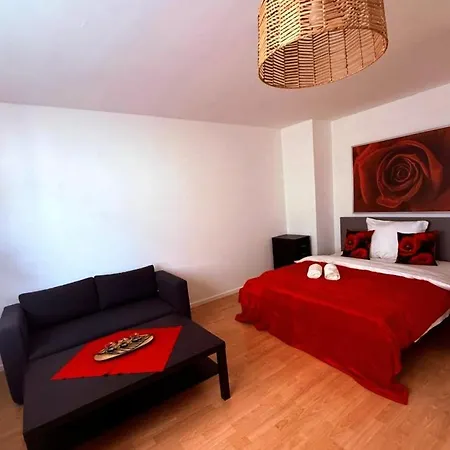 Roter Mohn, Wuppertal, Schwebebahn Apartman