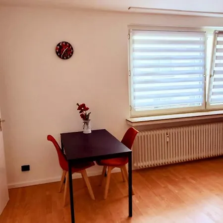 Roter Mohn, Wuppertal, Schwebebahn Apartman *