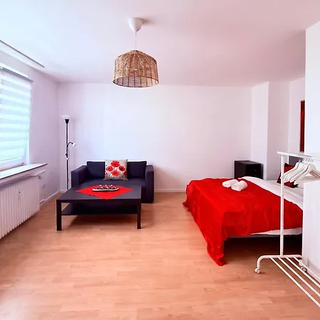 Roter Mohn, Wuppertal, Schwebebahn Apartment *